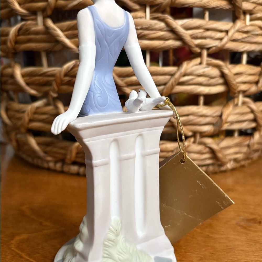 Vintage Porcelain Figurine. “Reflecting on the Party” - Picture 5 of 6